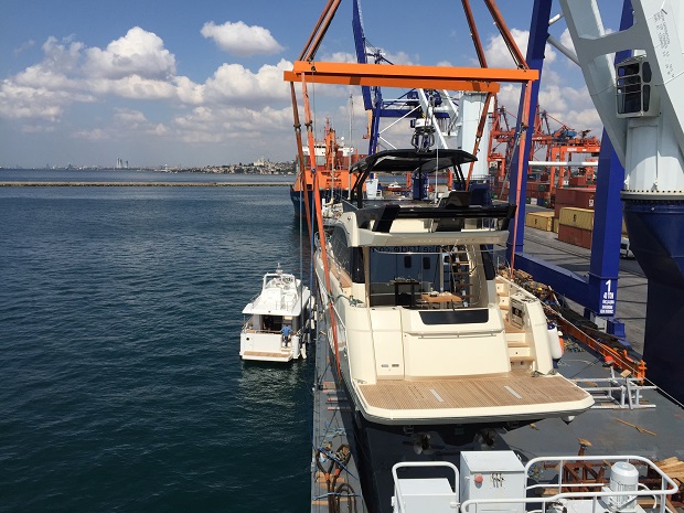 Mega Yacht Transport, CNR Avrasya Boat Show teknelerini teslim etti..