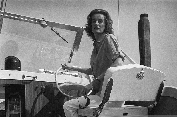 Offshore'un ilk ''Lady'' Pilotu Violet Aitken, 90 Yaşında