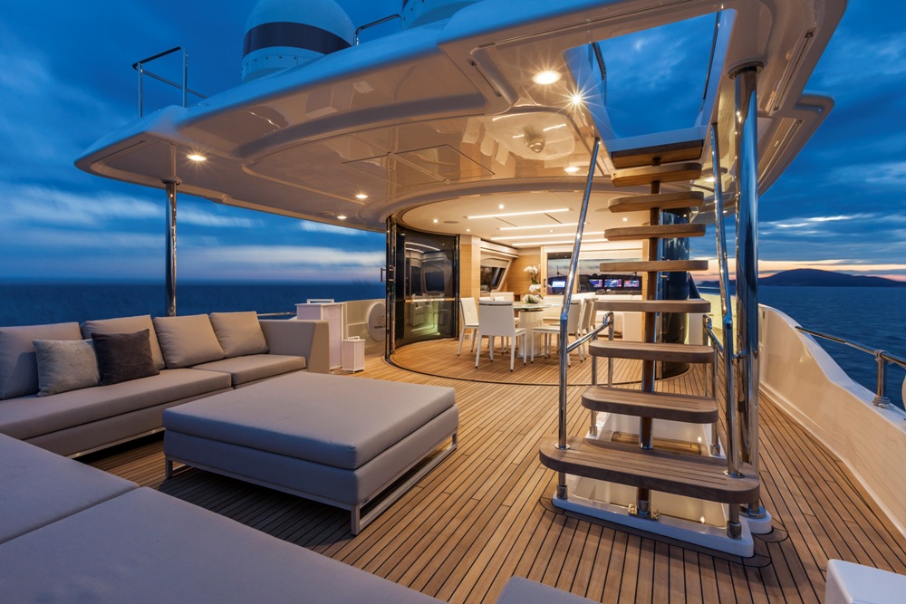 Ferretti Custom Line Navetta upper deck..