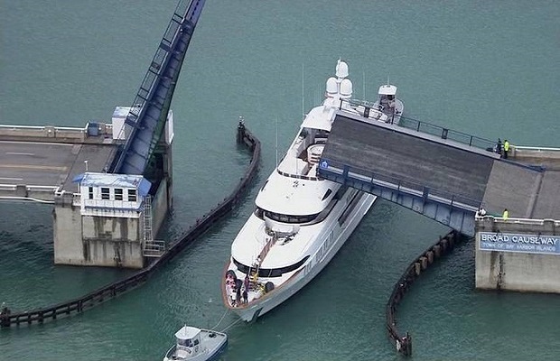 Rockstar Köprüye Sıkıştı