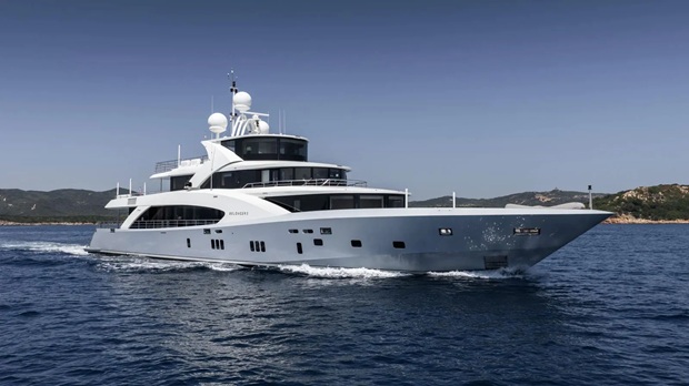 50 Metrelik Süperyatta 2 Milyonluk Euro İndirim!