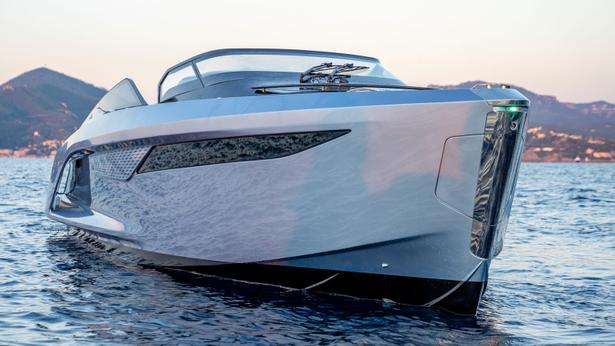 Princess Yachts, R35. Princess Yachts, R35.