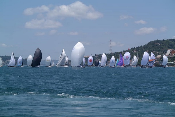 ‘Aşağı Yarışı’ İstanbul Boğazı’ndan Start Aldı!